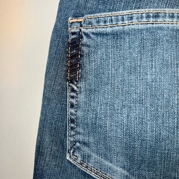 PAIGE | Skyline Ankle Peg Distressed Fray Ankle Step 28 - Picture 5 of 13